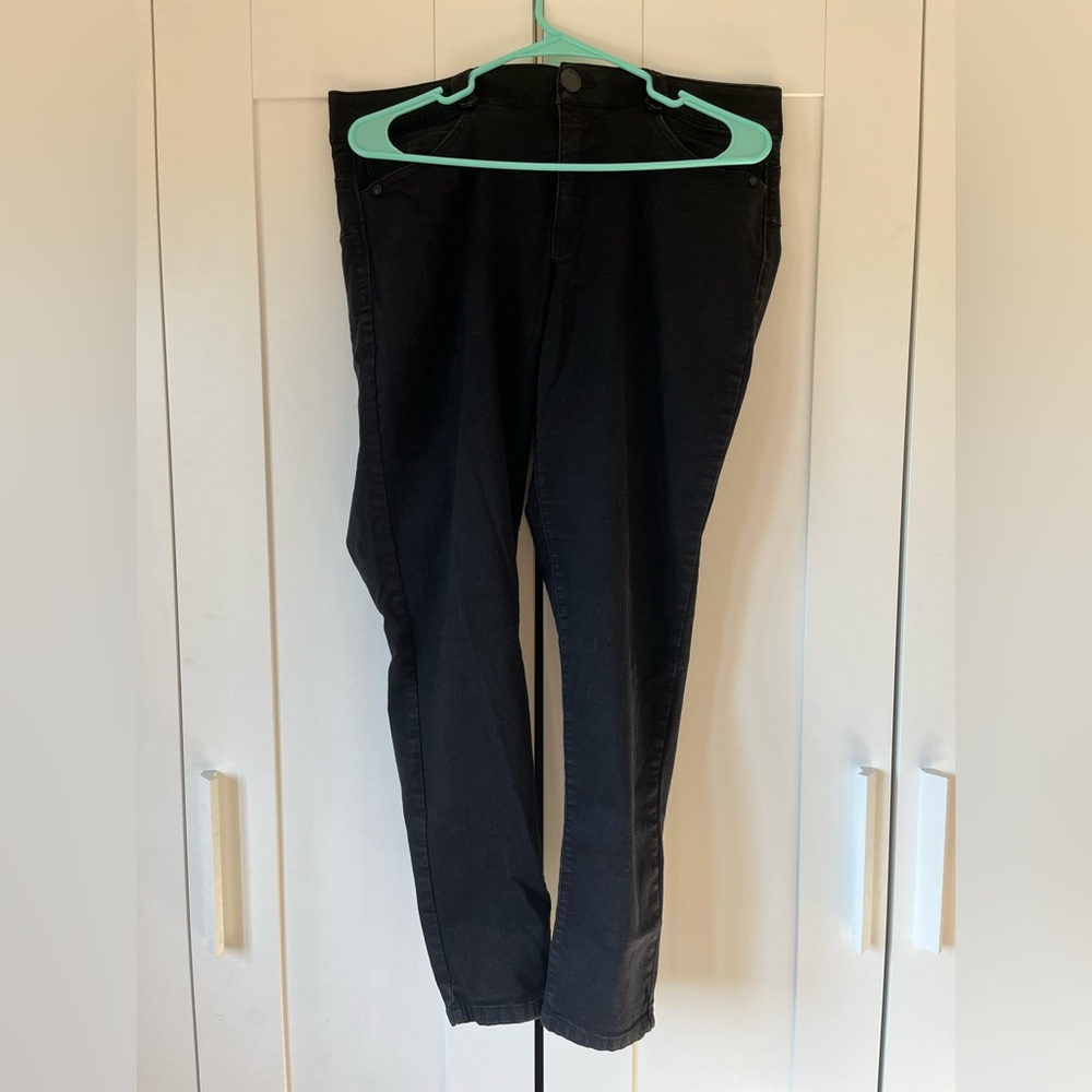 Stretch Black Denim "Ab"solution® Booty Lift Jegging size 16 - like new